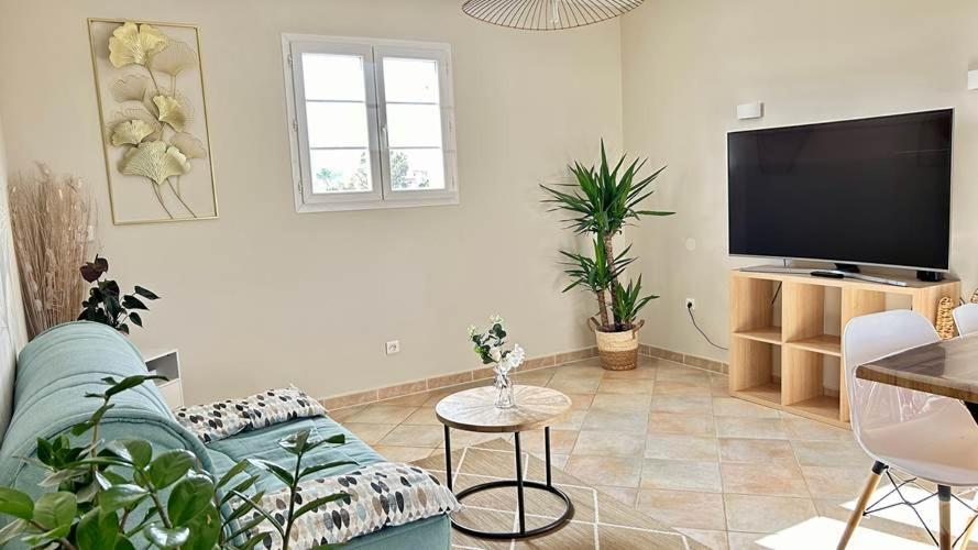 2 Hebergements - 10 Couchages - Parking, Piscine, Jacuzzi - Convivialite Roquebrune-sur Argens Dış mekan fotoğraf