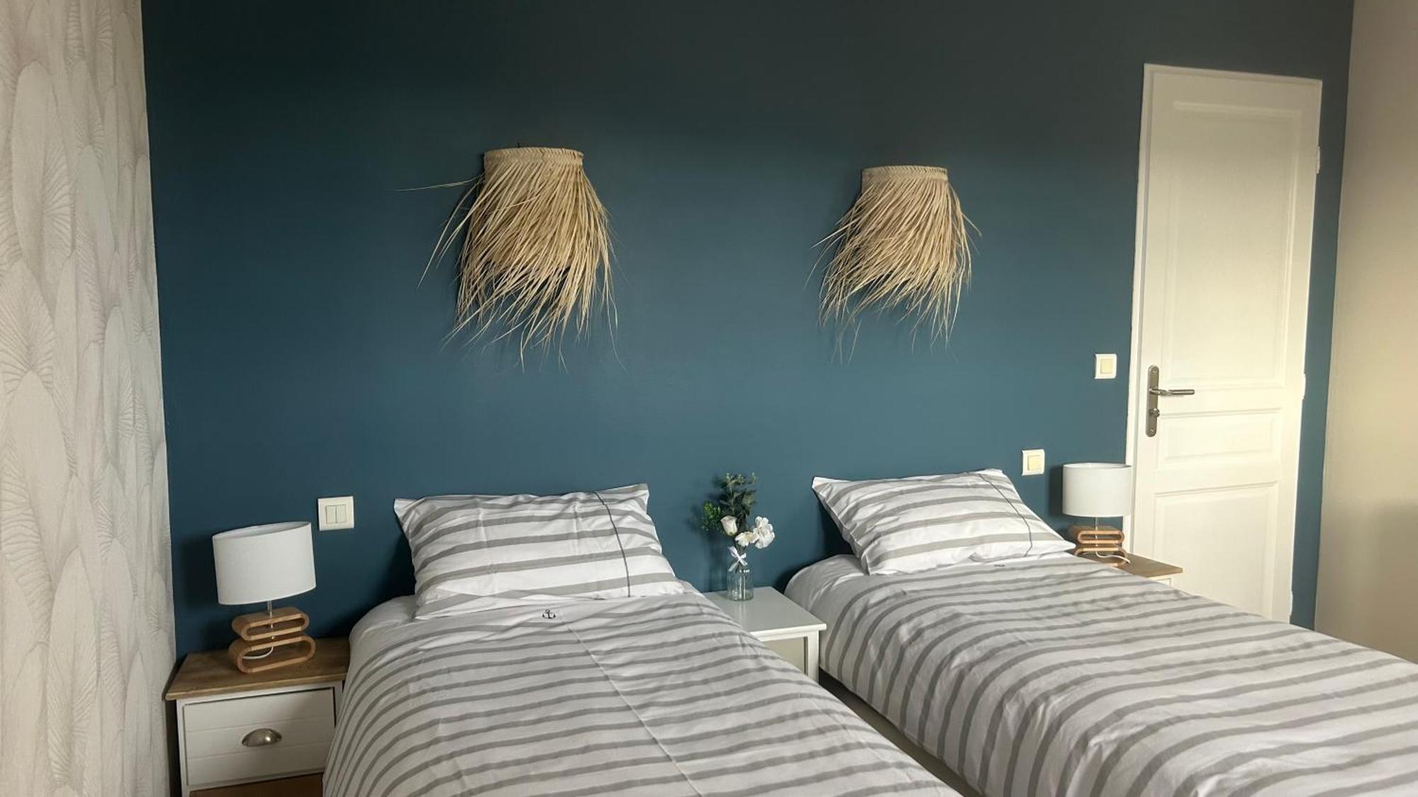 2 Hebergements - 10 Couchages - Parking, Piscine, Jacuzzi - Convivialite Roquebrune-sur Argens Dış mekan fotoğraf