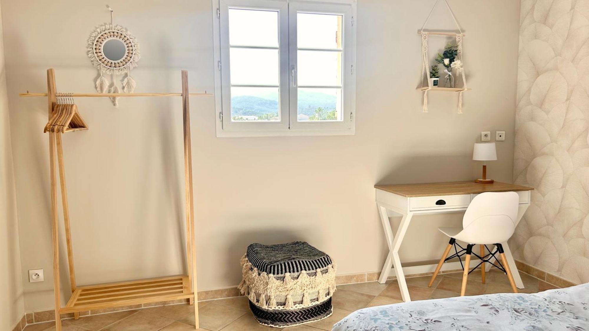 2 Hebergements - 10 Couchages - Parking, Piscine, Jacuzzi - Convivialite Roquebrune-sur Argens Dış mekan fotoğraf