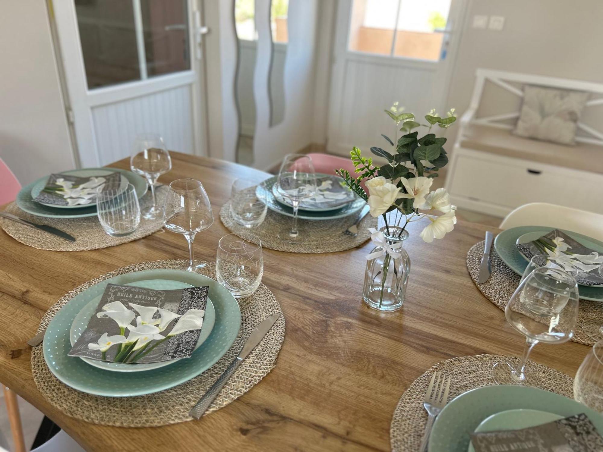 2 Hebergements - 10 Couchages - Parking, Piscine, Jacuzzi - Convivialite Roquebrune-sur Argens Dış mekan fotoğraf