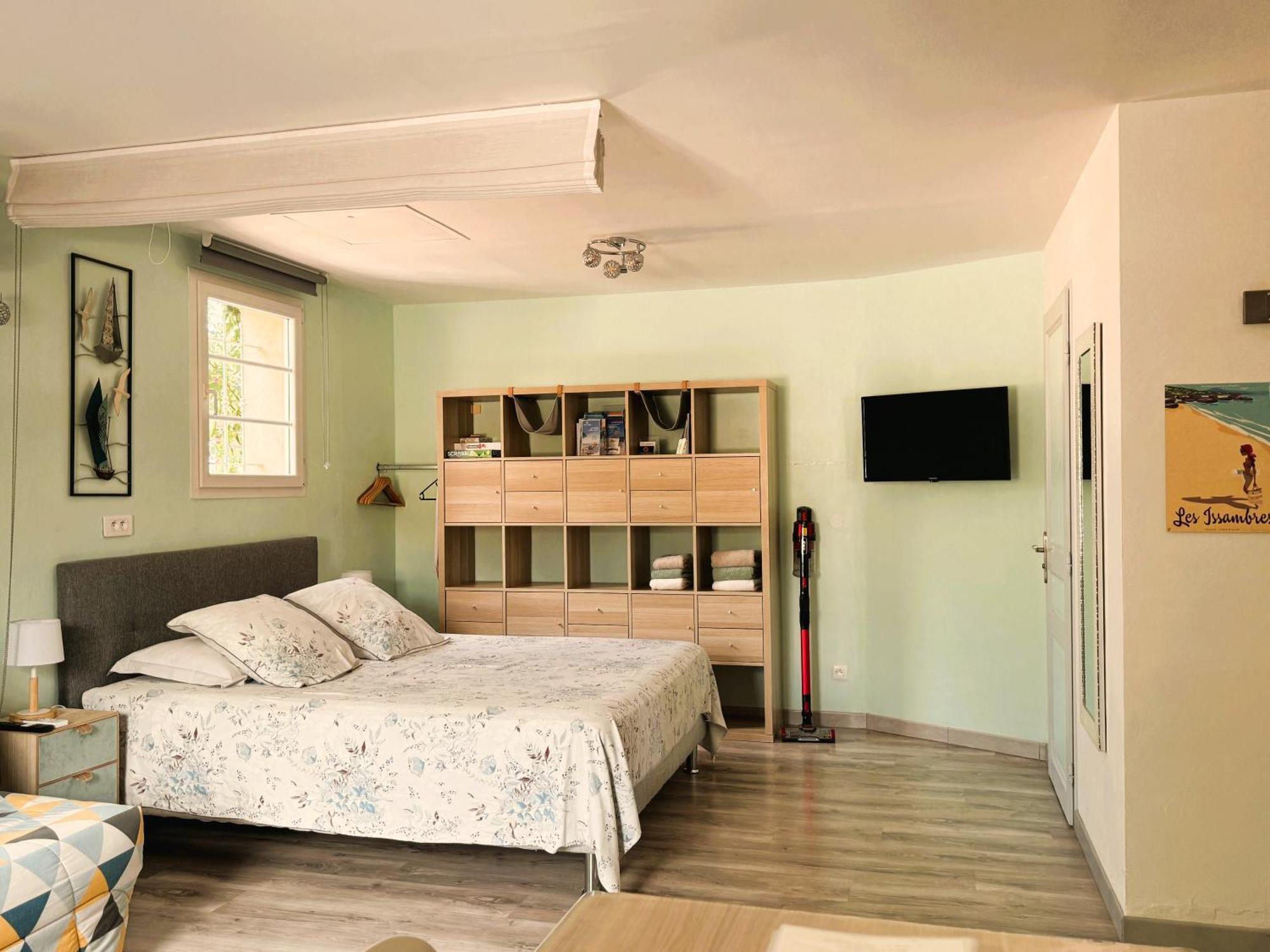 2 Hebergements - 10 Couchages - Parking, Piscine, Jacuzzi - Convivialite Roquebrune-sur Argens Dış mekan fotoğraf