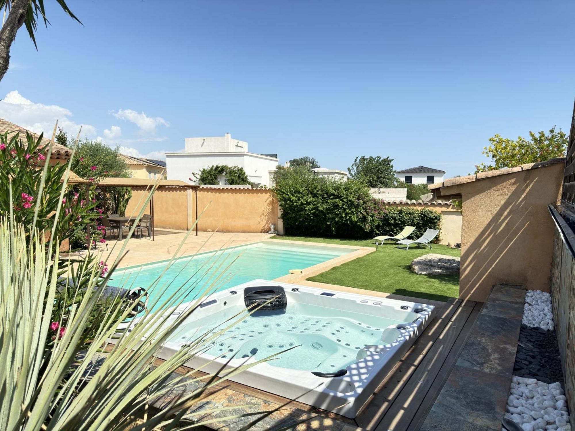2 Hebergements - 10 Couchages - Parking, Piscine, Jacuzzi - Convivialite Roquebrune-sur Argens Dış mekan fotoğraf